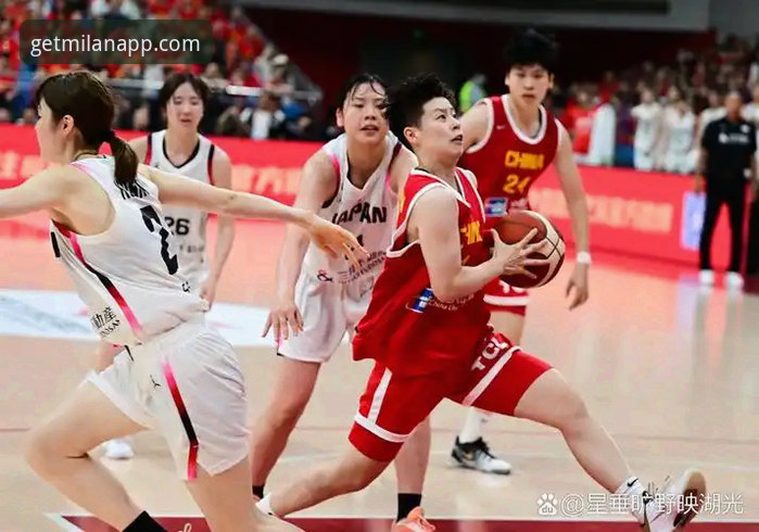 战术博弈与平台体验：中国女篮的“一大四小”变阵 vs. 移动观赛的智能升级